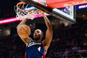 高效两双！莫布里半场8中6拿到16分10板2助2帽_24直播网