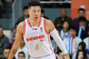 美中缺乏是外线不开！贺希宁11中5拿11分7板6助5断 但三分5中0_24直播网