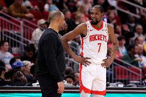 状态来的很实时！火箭八连胜时代 场均净胜敌手15.6分_24直播网