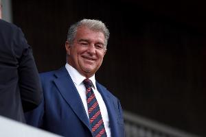 世体：在欧冠负于马竞后，，，拉波尔塔亲临训练基地为球队加油鼓劲_24直播网