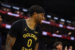 真不错！小佩顿4中4得10分1板1断 正负值+12全队唯一正值_24直播网