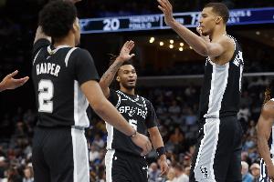 马刺2K能力值更新：卡斯尔+2升至87 哈珀+1至81 尚帕尼+1？？？怂-1_24直播网