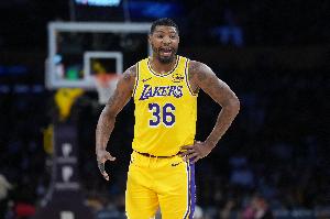 雷迪克：海斯仍是逐日视察状态 斯马特有望明日复出战太阳_24直播网