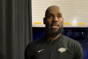 詹姆斯：这是一场周全的团队胜利 我们明天打太阳要再接再厉_24直播网