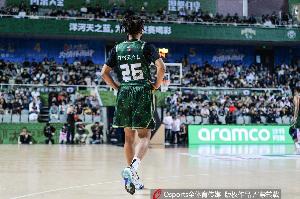 J.Cole首秀仅得1板1助！媒体人：41岁宿将看来照旧要找找状态_24直播网