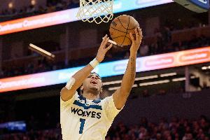 专精于投射！小香农半场三分6中4高效获得12分_24直播网