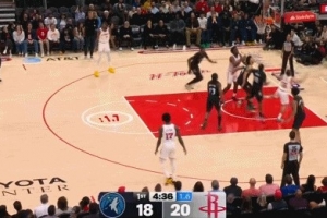 纯手活儿！谢泼德突破过不了人 但用一记高抛把球打进_24直播网