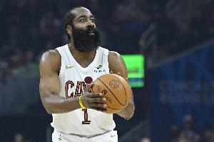 正负值-19最低！哈登半场11中5&三分5中2拿16分5助 有3失误_24直播网