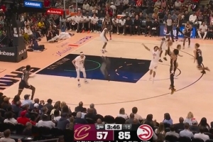 彻底花了！杰伦·约翰逊三分球再中 老鹰领先骑士31分_24直播网