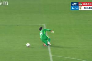 ?太会来事了！王大雷开球裁判鸣哨，，，大雷直接顺势倒地一摔_24直播网