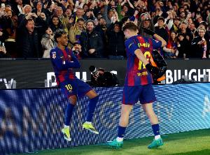 马卡报：巴萨球员和球迷赛后高唱寻衅西班牙人歌曲_24直播网