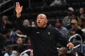 美网友谈老里下课：字母和老詹一样是教练杀手？？他是名人堂教练？？_24直播网