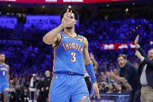 五大囧！麦凯恩撤步三分air ball 托皮奇抢前场板甩传砸篮板后沿_24直播网