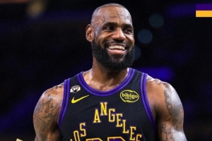 老当益壮！湖人官推晒海报祝贺詹姆斯生涯第70次中选周最佳球员_24直播网