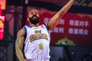 图啥呀！维纳莱斯险些打满全场 22中12空砍33分5板12助2断_24直播网