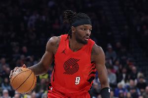 前方救援！格兰特复出12中5孝顺16分 小节要害时刻连中三分_24直播网