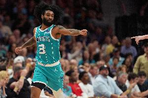 黄蜂主帅：科比·怀特入队后作用重大 他再次证实晰自己_24直播网