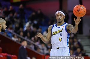 全场41分4助攻4抢断！解说：这场体现预示着巴里·布朗找回状态_24直播网