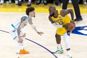 杨毅：在年轻人群体三球颇受追捧 他们以为赢是一时&帅才是一辈子_24直播网