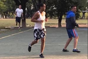 小罗纪录片：小罗曾在狱中率队11-2大胜夺冠，，，，，奖品是一头小猪崽_24直播网