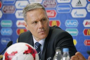 不堪其扰！61岁范巴斯滕因被一女子骚扰选择报警，，，，，，其妻子也被造谣_24直播网