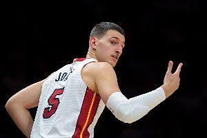 约维奇：在热火必需做到完善无瑕 但凡稍有差池就只能坐穿板凳_24直播网