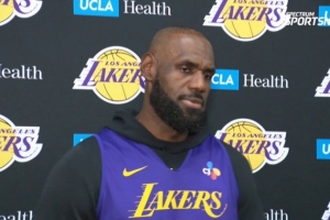 詹姆斯：我们没有谈论已往年季后赛 每年的情形都纷歧样_24直播网