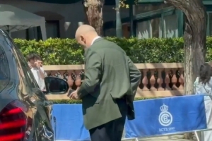 聊点啥？？？？？每体：西甲主席特巴斯今日与巴萨高层共进午餐_24直播网