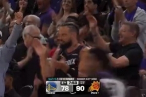 装到了！杰伦·格林底角晃飞追梦掷中个人第8记三分 狄龙疯狂拍手_24直播网