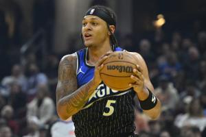 触底反弹！班凯罗半场10中7砍下16分5助 正负值+24_24直播网