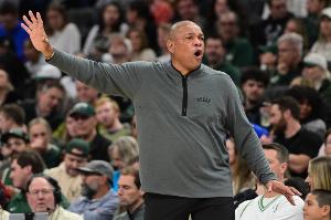 老里退休！他曾与雄鹿签三年半4000万条约 还能继续领8位数薪资_24直播网