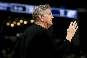 芬奇谈穆雷：他自动提倡身体接触然后弹开 16次罚球让人挠头_24直播网