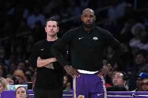 居然仅差2分！半场湖人34中22&掷中率64.7% 火箭41投仅15中_24直播网