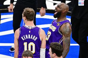 詹姆斯：肯纳德要害时刻挺身而出 他每次投篮都恰到利益&尤其小节_24直播网