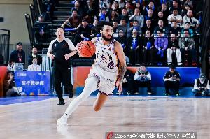 内外着花！杰伦·豪斯半场7中5砍下14分3板3助 三分3中2_24直播网