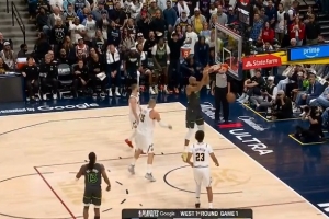 这么凶的嘛？？？戈贝尔挤开约基奇暴起放篮掷中 又前场板双手补扣！_24直播网