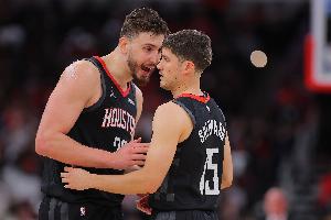 火箭媒体人：乌度卡别让谢泼德&申京同时下场 球队需要组织串联_24直播网