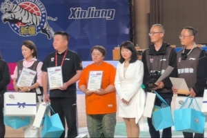 新疆伊力特男篮致敬逆境中最珍贵的坚守！三个终身，，，致敬琴琴姐！_24直播网