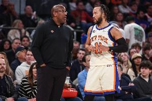 迈克·布朗：布伦森引领队友为球队做孝顺 任何人都可随时站出来_24直播网