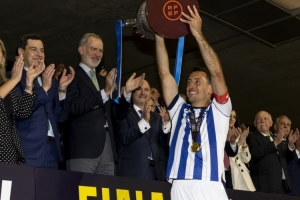 西班牙国王费利佩六世观战国王杯决赛，，，，，为皇家社会颁奖_24直播网