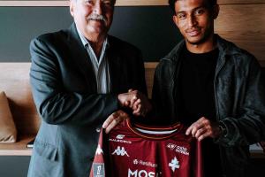 为救女友全身严重烧伤！梅斯官方：与19岁小将签下第一份职业条约_24直播网