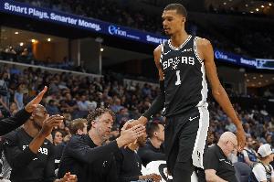 记者：马刺始终将角逐掌控在自己的手里 这一轮系列赛的悬念不大_24直播网