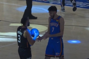 狄龙赛前不让自己摸球！霍姆格伦：要是我 我也不会把球递给他_24直播网