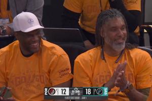 这不给T？？？文班狂秀操作惊艳全场 场边邓肯+水师上将露出了姨母笑_24直播网