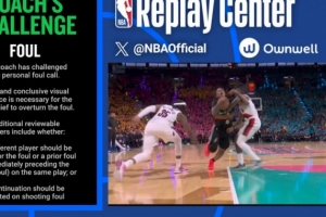 卡斯尔被吹进攻犯规&撞到霍勒迪膝盖 马刺挑战失败了_24直播网