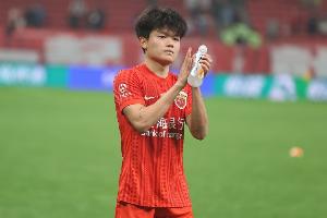 足球报：海港残阵应对妖怪赛程，，，，将磨练平衡艺术_24直播网