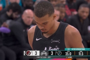 开启传奇？？？？？文班亚马开场罚球掷中 拿到个人季后赛生涯首分_24直播网