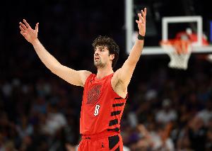 亨德森：阿夫迪亚就是个万能战士 和他一起打球特殊享受_24直播网