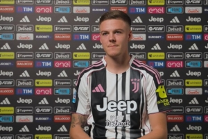 全市场！。。夯舳吩谟任亩哉蟛┞迥嵫墙侵鹬，，，，因小腿稍微不适被换下_24直播网