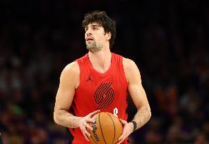 怎样防阿夫迪亚不犯规？？？？？米奇：站好位置 相识他造犯规的方式_24直播网